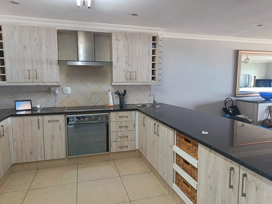 To Let 3 Bedroom Property for Rent in Jeffreys Bay Central Eastern Cape